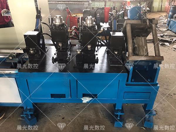 角鋼沖孔機(jī)出現(xiàn)噪音怎么辦？