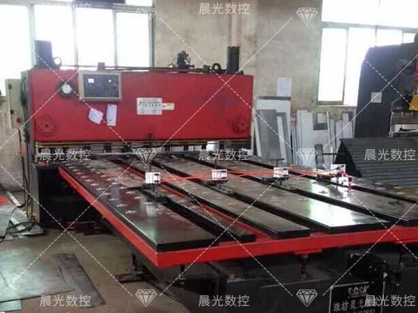 數(shù)控剪板前送料機有哪些優(yōu)勢？